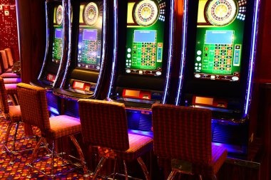 hoki108 login platform interface showing slot games and live tables